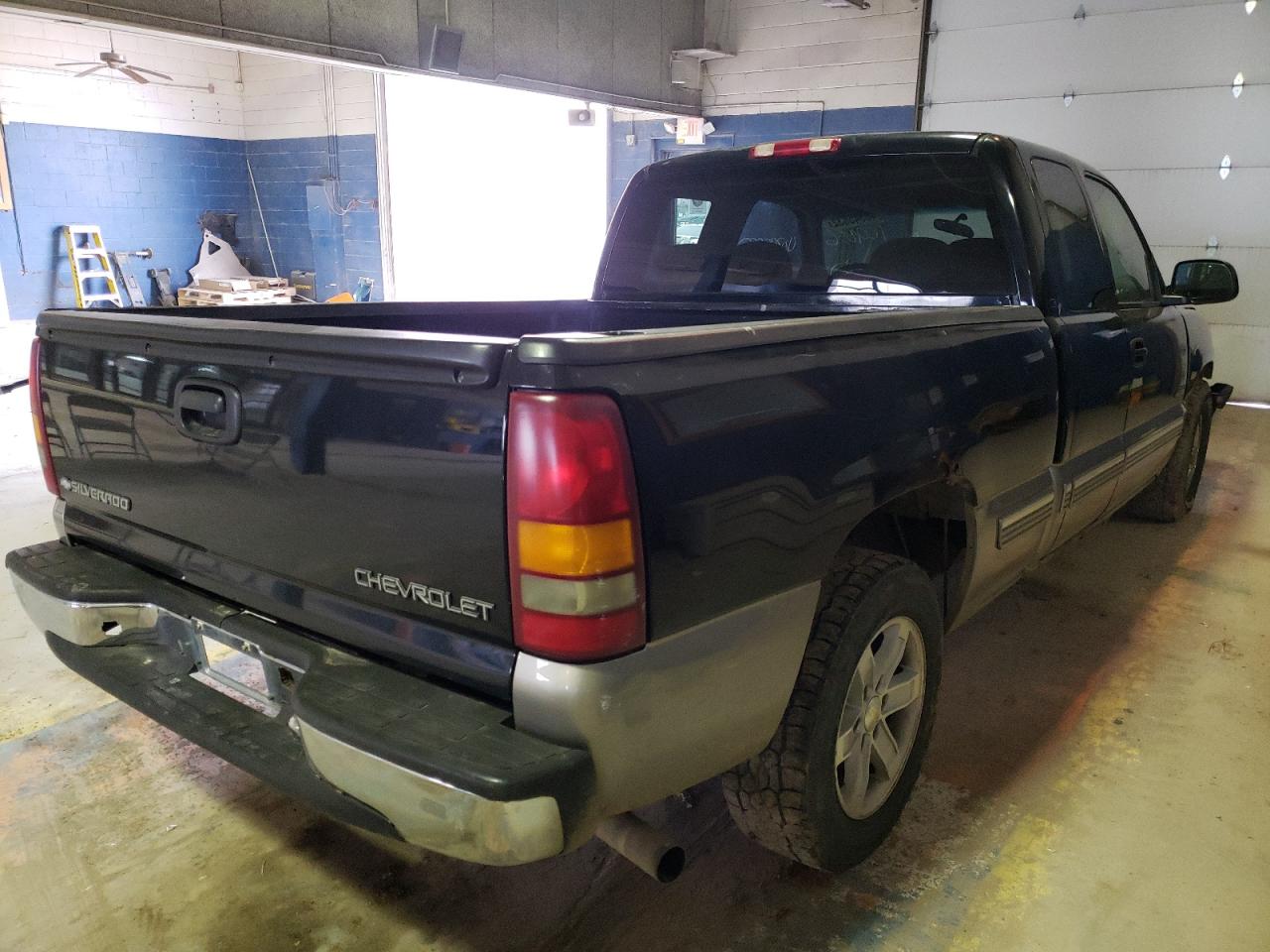 Photo 4 from auction – 1999 CHEVROLET 1500 SILVE with VIN 2GCEC19V4X1109836