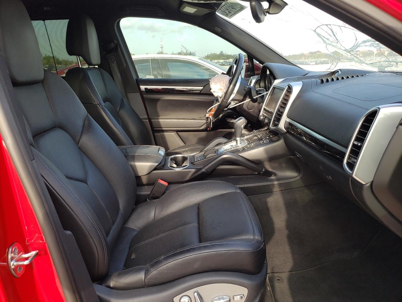 Photo 5 from auction – 2016 PORSCHE CAYENNE with VIN WP1AA2A25GLA06607