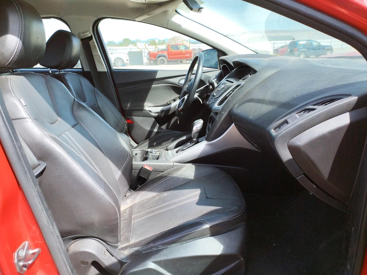 Photo 5 from auction – 2014 FORD FOCUS SE with VIN 1FADP3F26EL325478