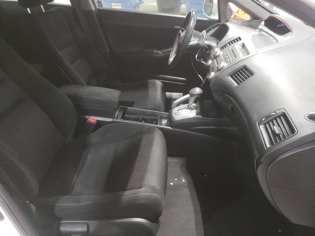 Photo 5 from auction – 2010 HONDA CIVIC with VIN 19XFA1F68AE017582