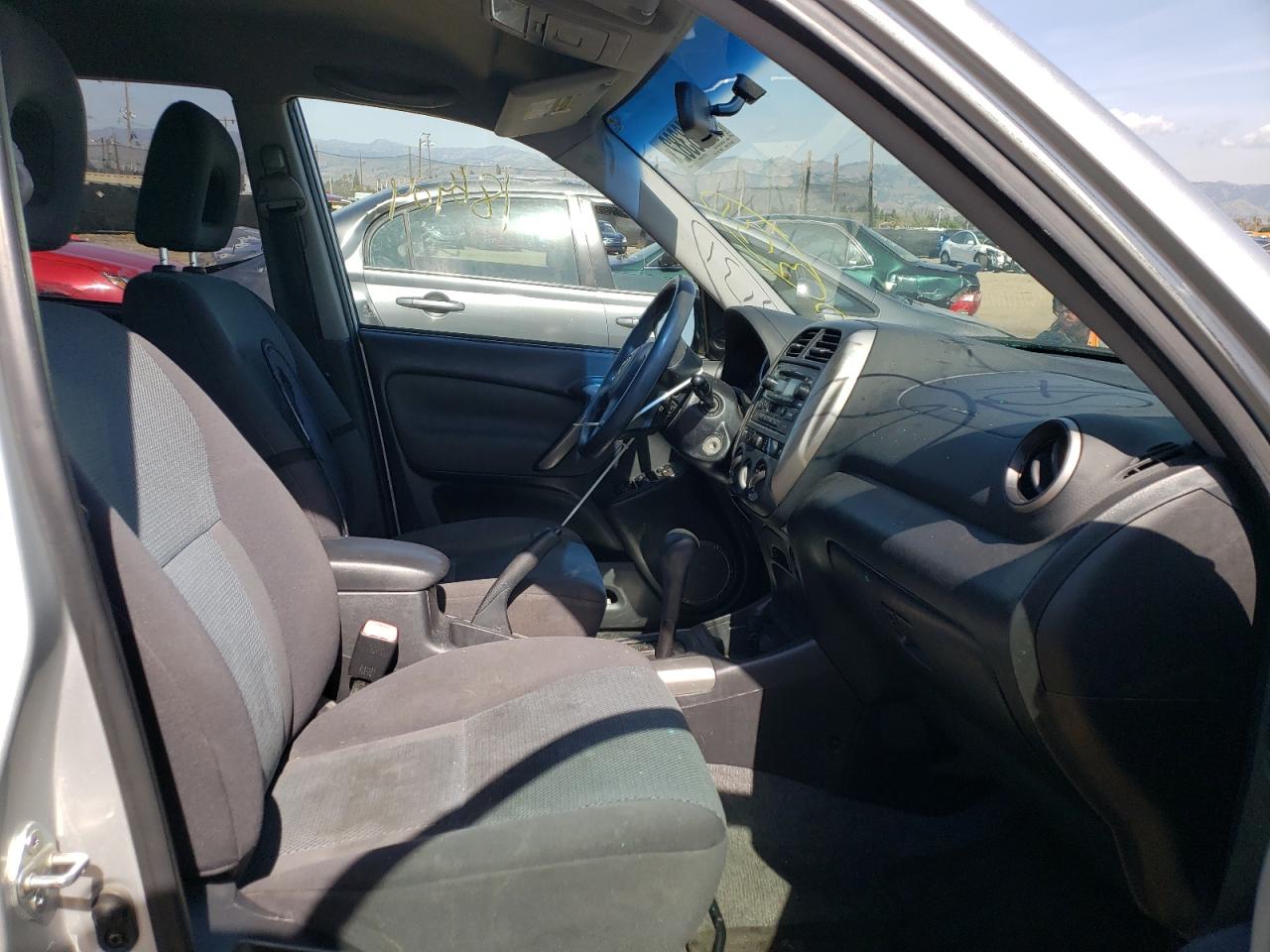 Photo 5 from auction – 2005 TOYOTA RAV4 with VIN JTEGD20V350092685