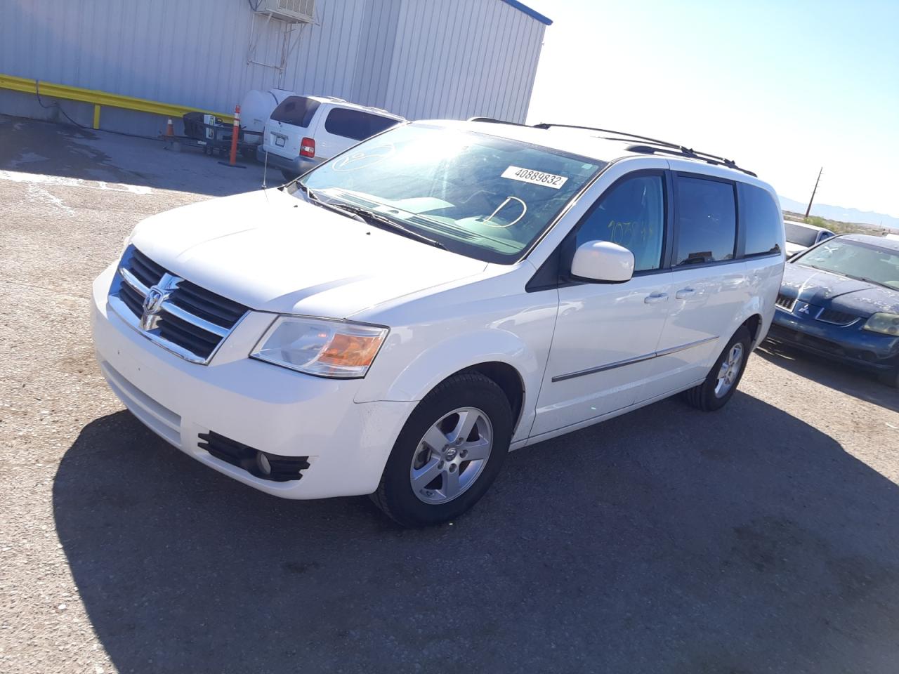 Photo 2 from auction – 2010 DODGE GRAND CARA with VIN 2D4RN5D18AR140218