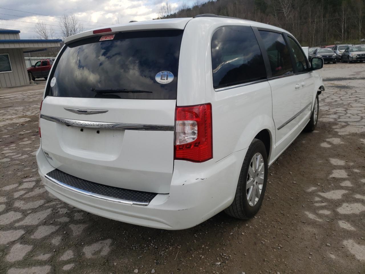 Photo 4 from auction – 2014 CHRYSLER TOWN & COU with VIN 2C4RC1BGXER440366