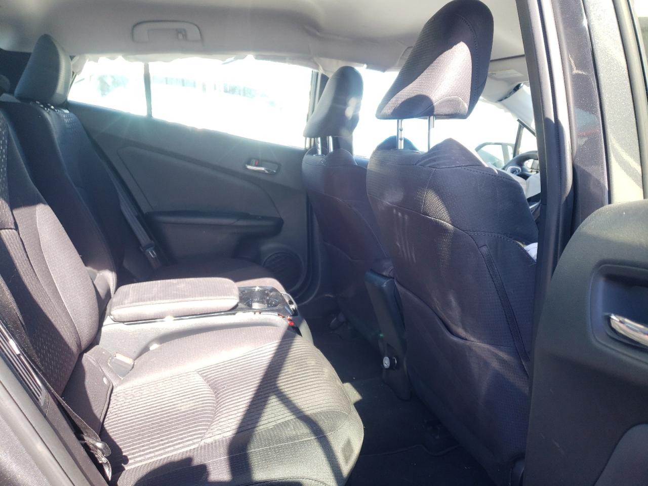 Photo 6 from auction – 2017 TOYOTA PRIUS PRIM with VIN JTDKARFP5H3004201