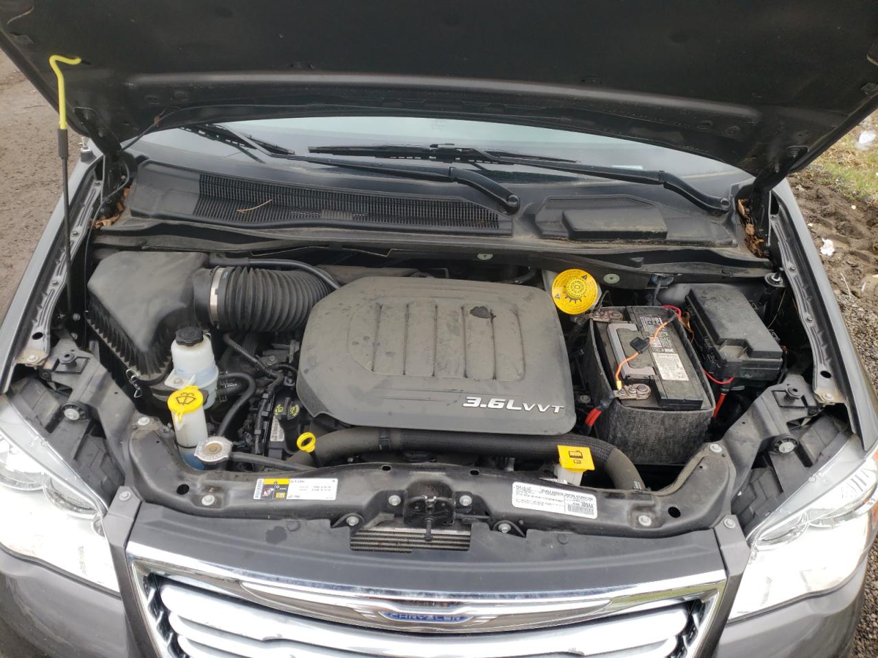 Photo 7 from auction – 2016 CHRYSLER TOWN & COU with VIN 2C4RC1CG2GR304086
