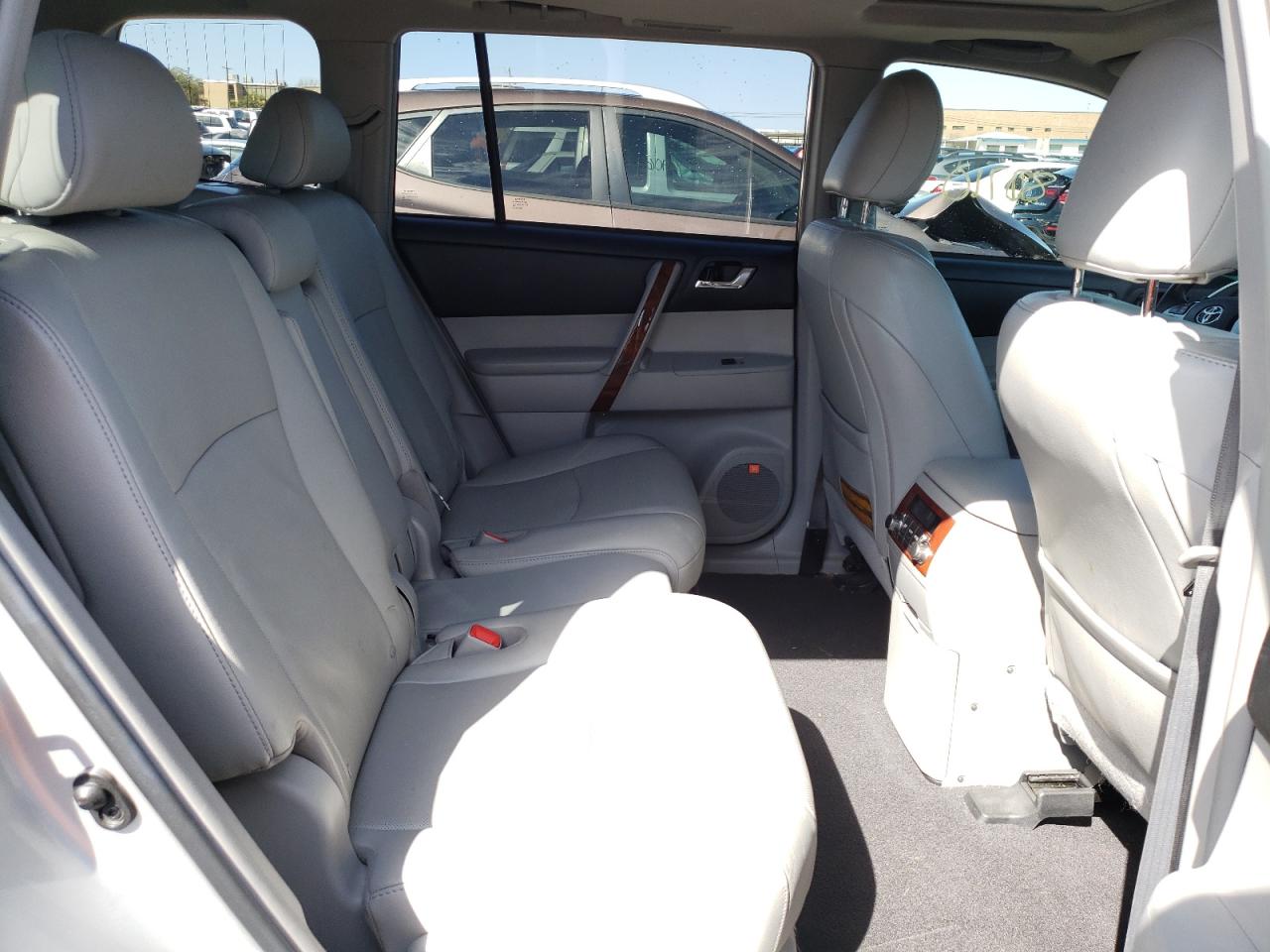 Photo 6 from auction – 2012 TOYOTA HIGHLANDER with VIN 5TDDK3EH3CS153517