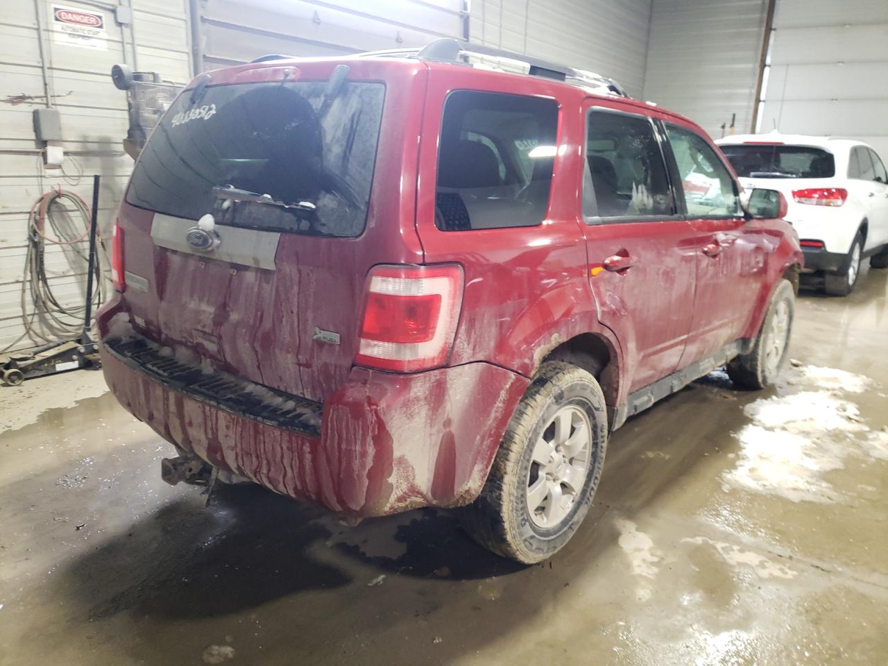 Photo 4 from auction – 2011 FORD ESCAPE LIM with VIN 1FMCU9EG7BKA38307