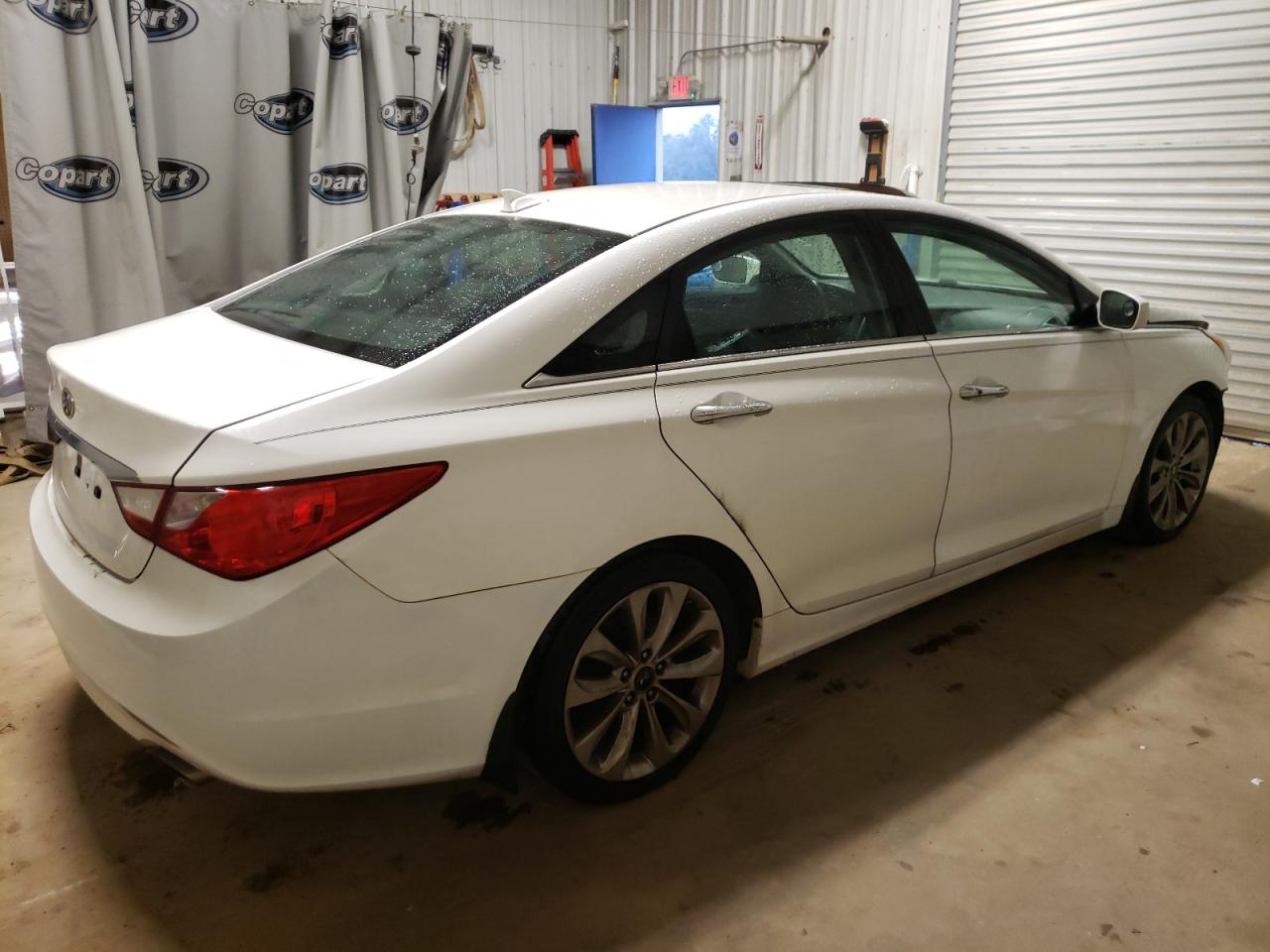 Photo 4 from auction – 2012 HYUNDAI SONATA SE with VIN 5NPEC4AC5CH433382