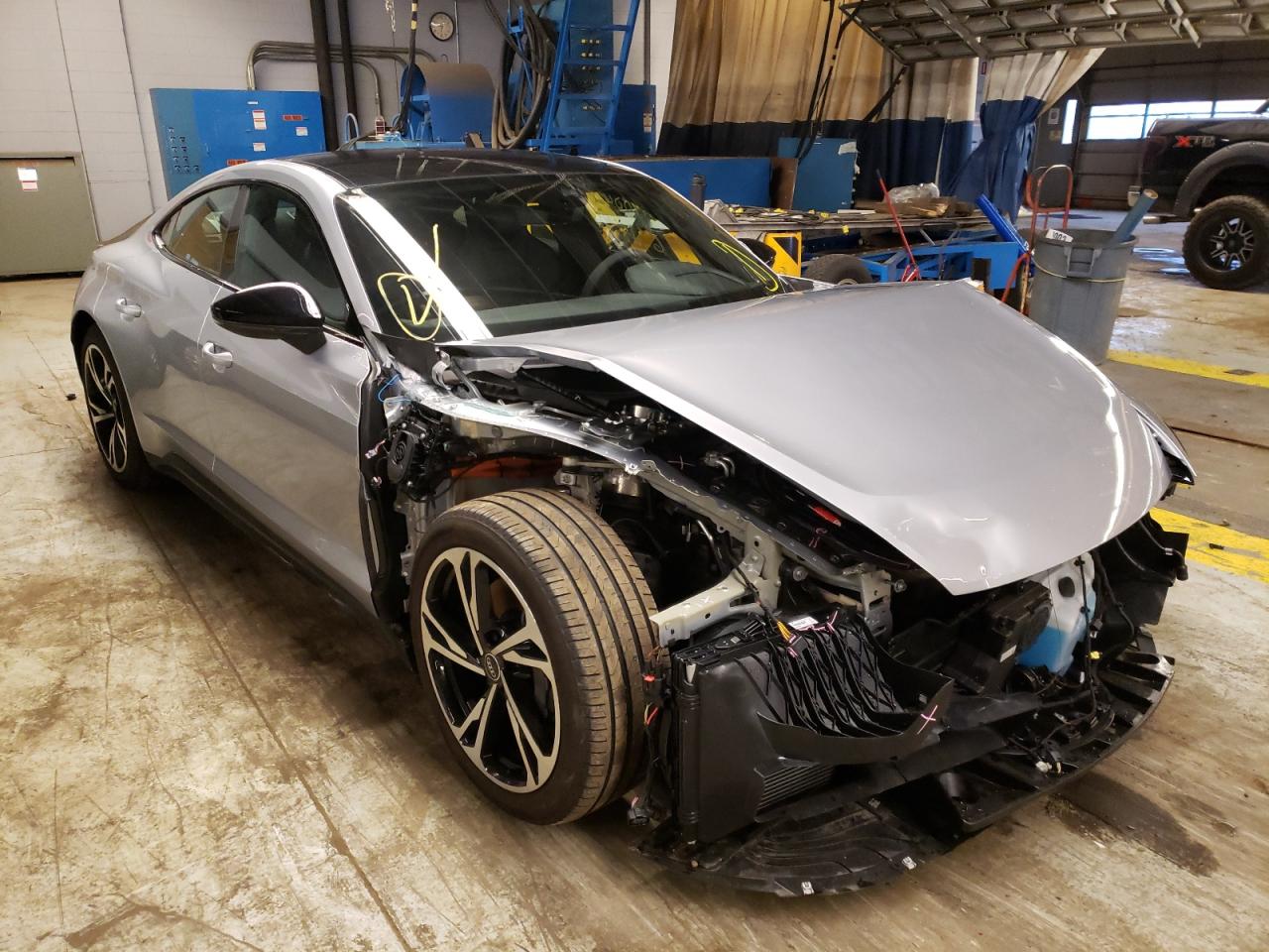 AUDI E-TRON GT 2022 with VIN WAUCJBFW1N7001526 - Photo from auction