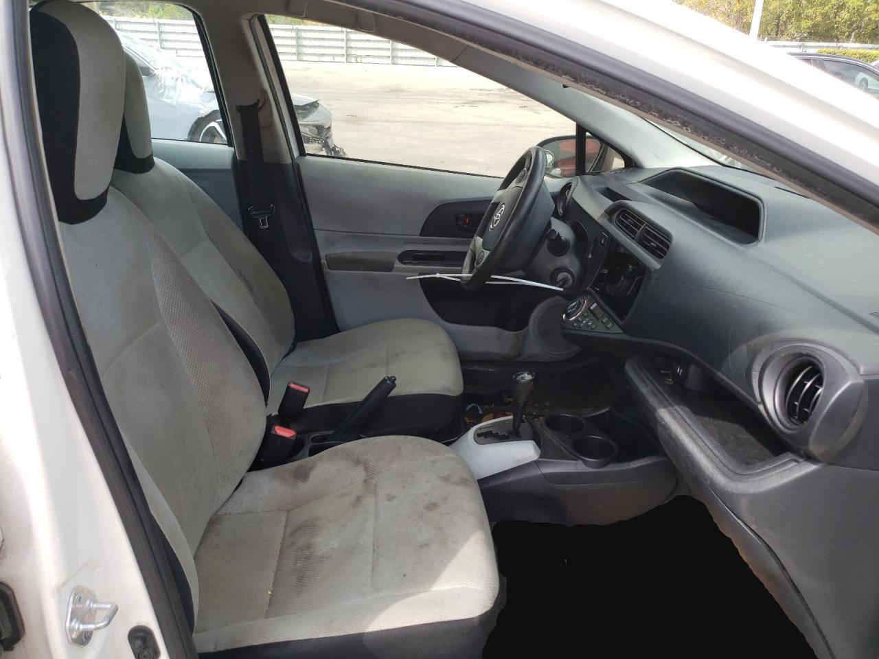 Photo 5 from auction – 2014 TOYOTA PRIUS C with VIN JTDKDTB35E1558014