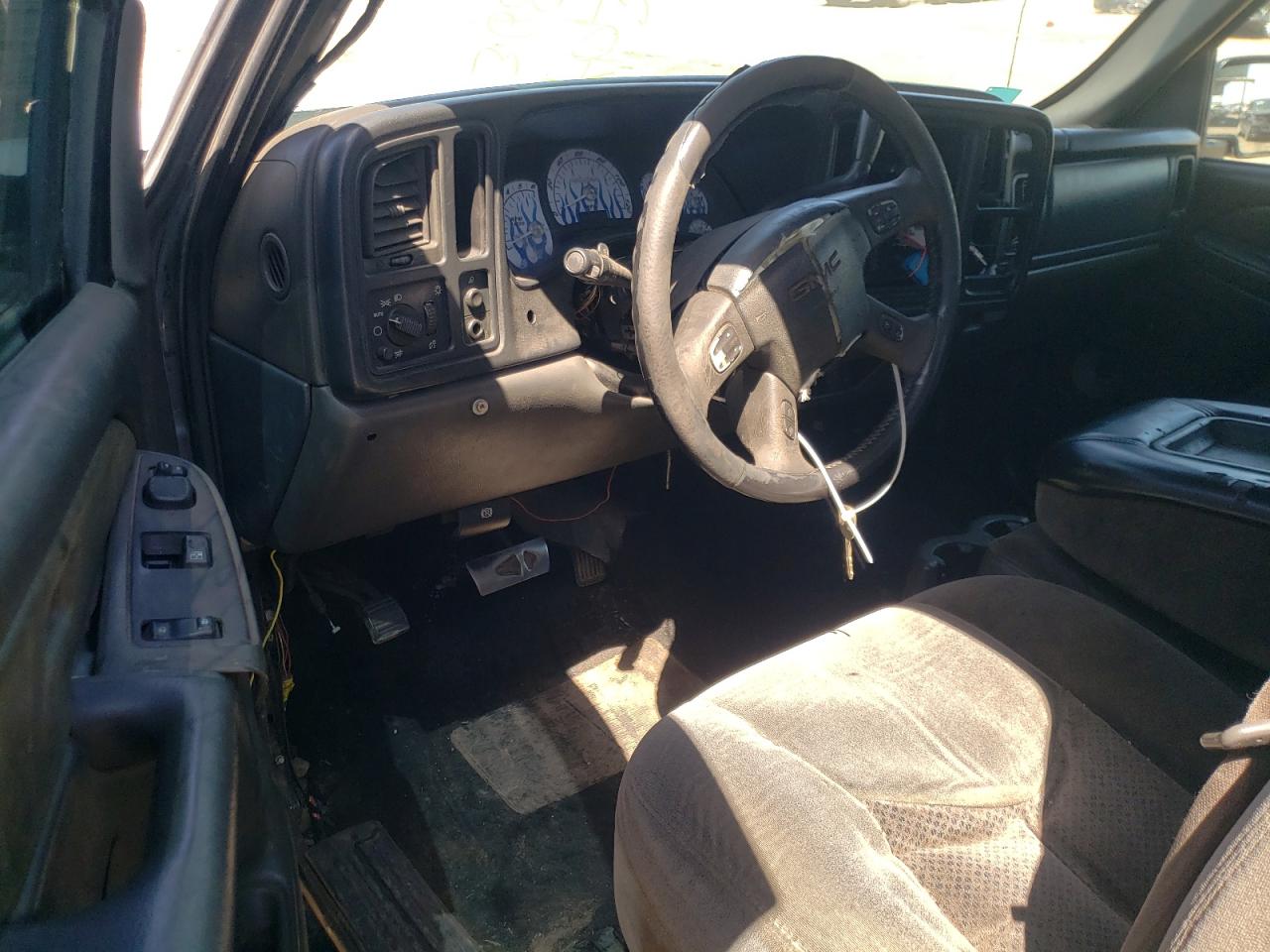 Photo 9 from auction – 2005 GMC NEW SIERRA with VIN 2GTEC19T851368423