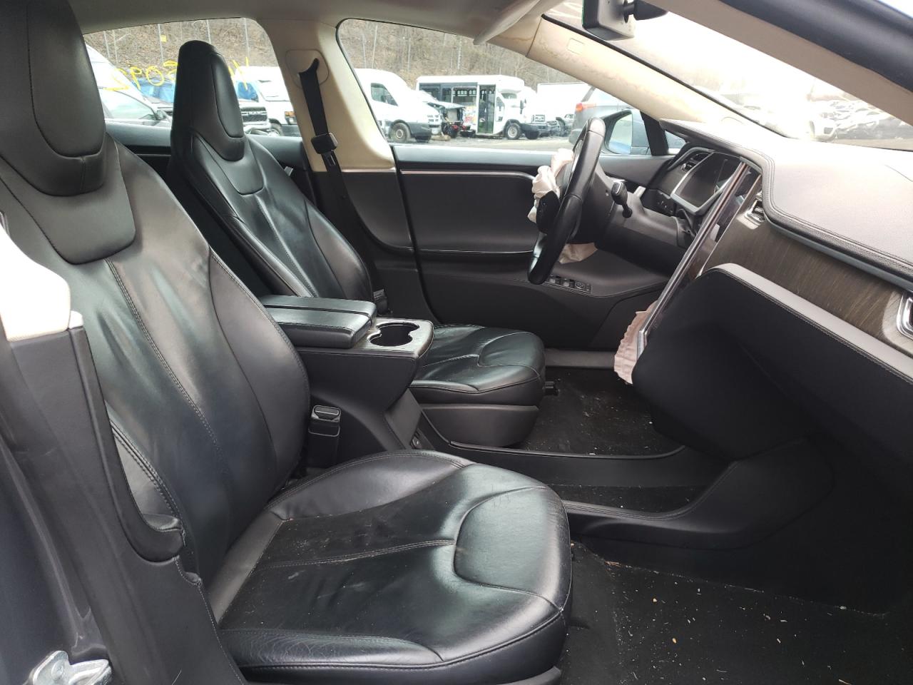 Photo 5 from auction – 2013 TESLA MODEL S with VIN 5YJSA1CN2DFP08082