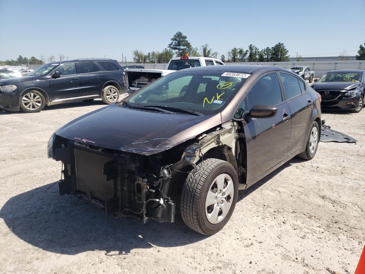 Photo 2 from auction – 2017 KIA FORTE LX with VIN 3KPFK4A77HE114362