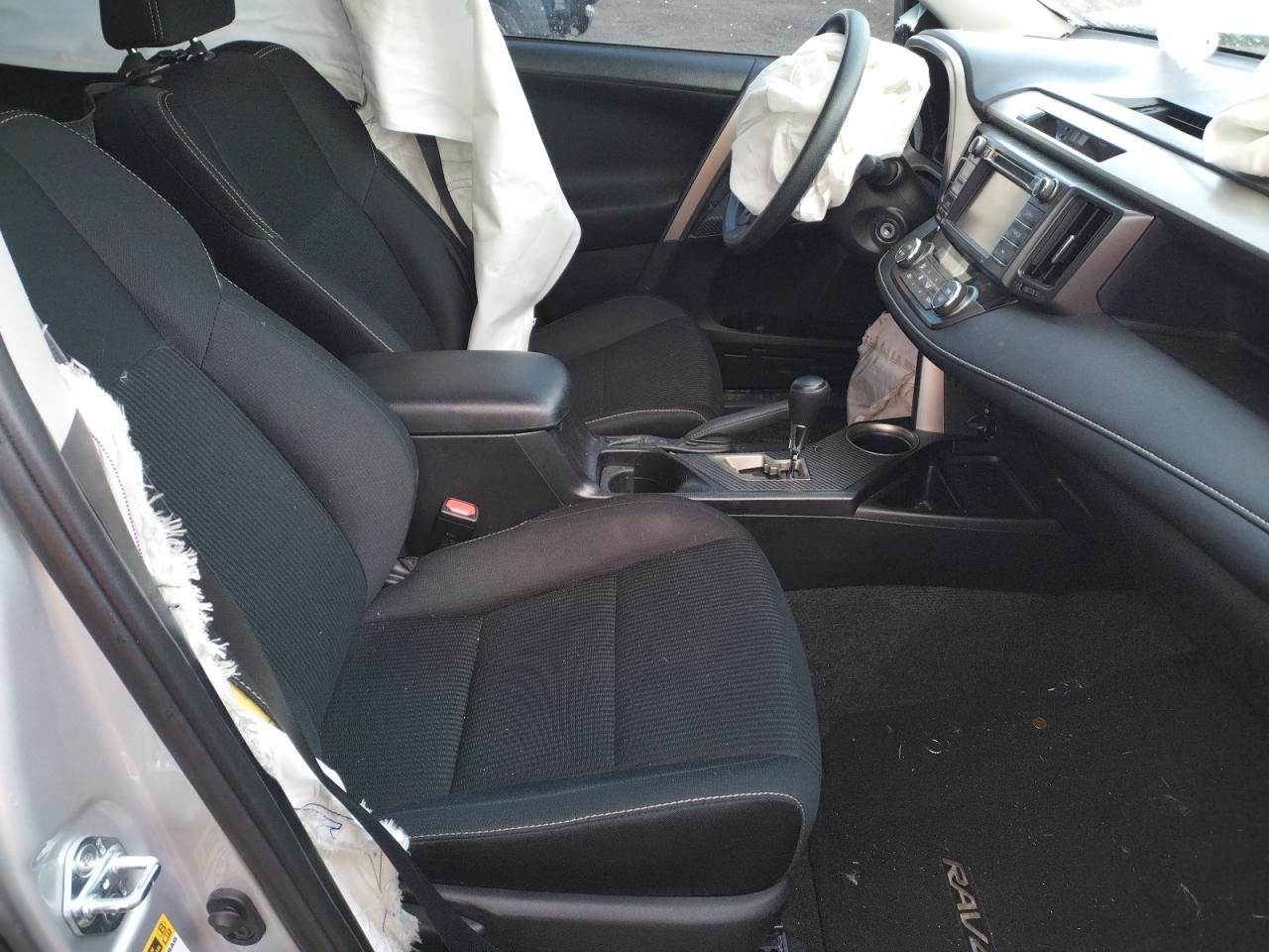 Photo 5 from auction – 2015 TOYOTA RAV4 XLE with VIN 2T3RFREV9FW332859