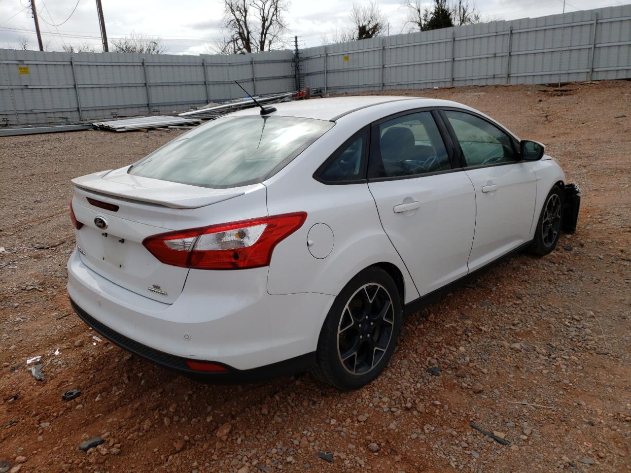 Photo 4 from auction – 2014 FORD FOCUS SE with VIN 1FADP3F20EL259218