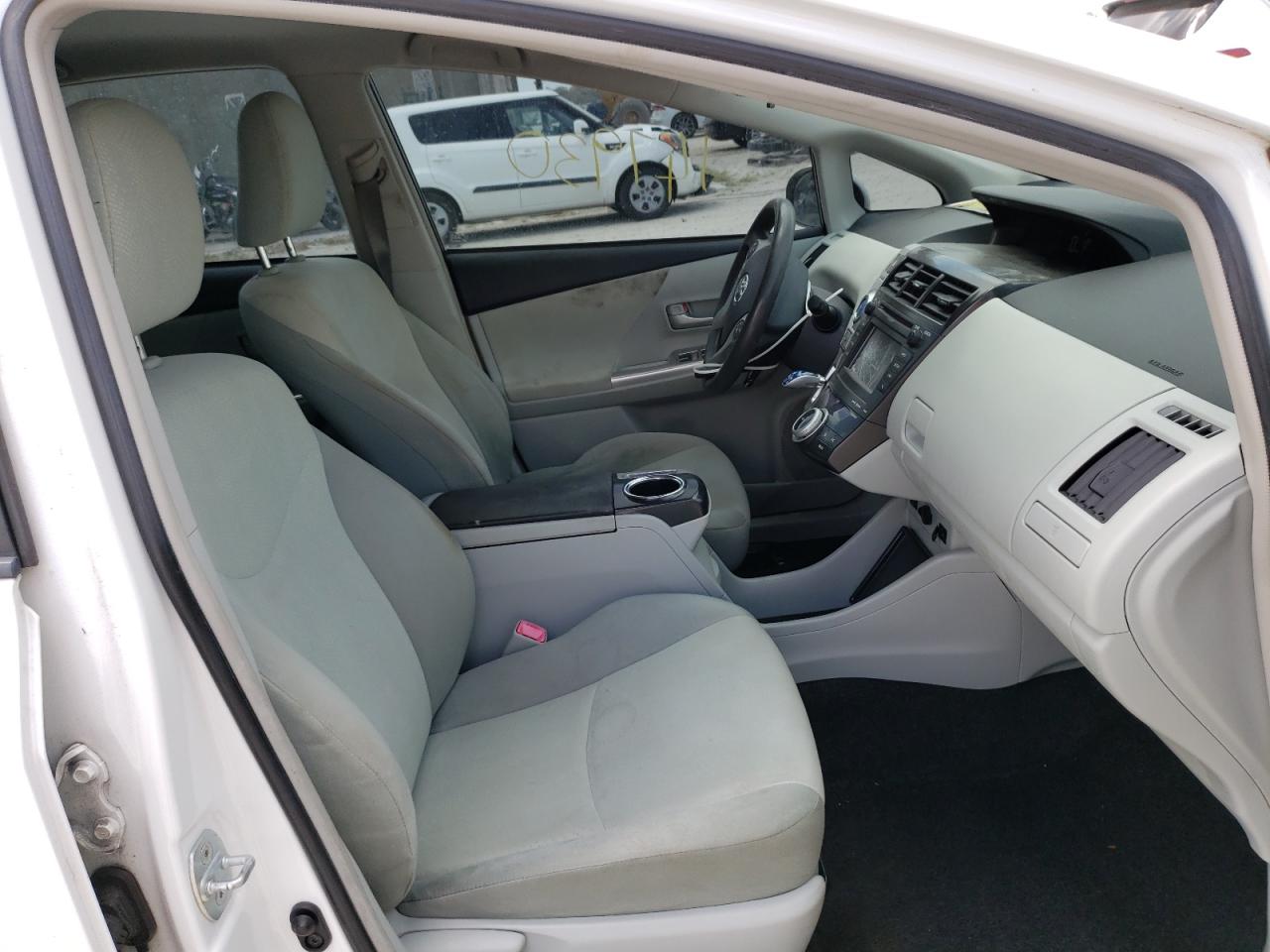Photo 5 from auction – 2012 TOYOTA PRIUS V with VIN JTDZN3EU5C3178897