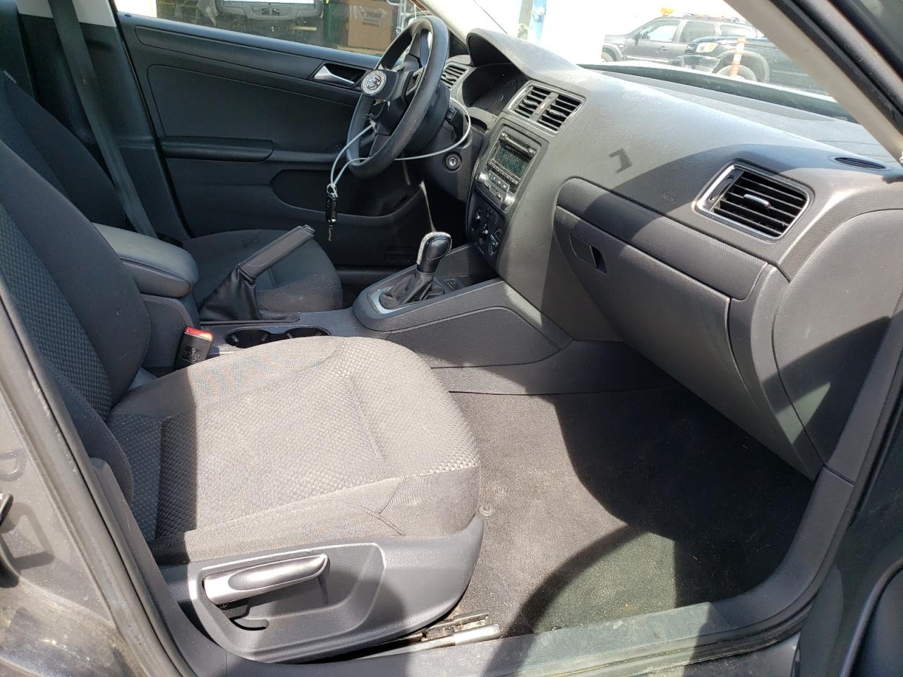 Photo 5 from auction – 2014 VOLKSWAGEN JETTA BASE with VIN 3VW2K7AJ0EM303865