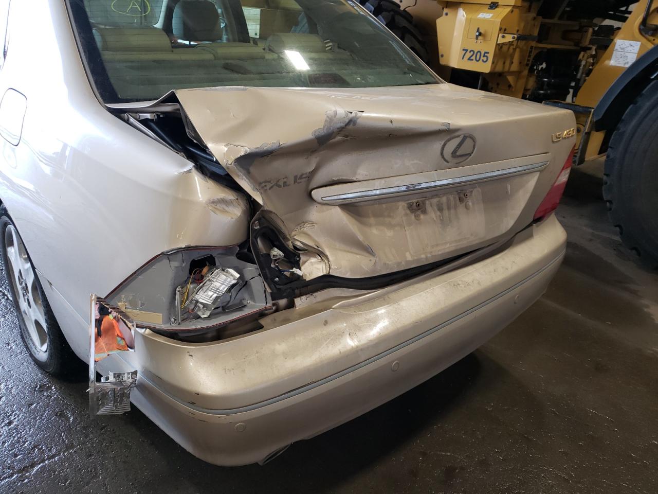 Photo 9 from auction – 2004 LEXUS LS 430 with VIN JTHBN36FX40124045
