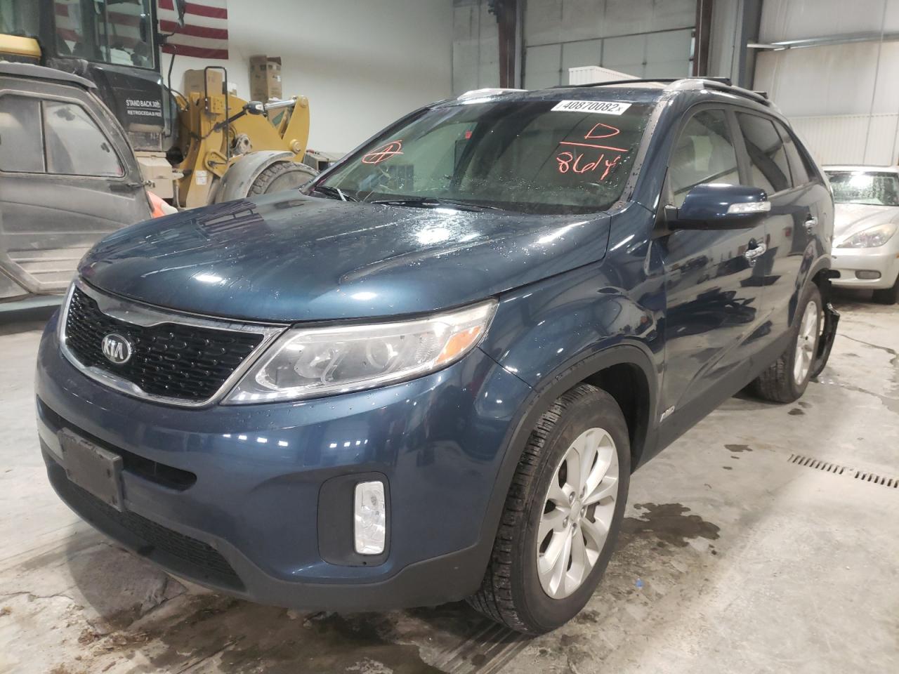 Photo 2 from auction – 2014 KIA SORENTO EX with VIN 5XYKUDA72EG448614