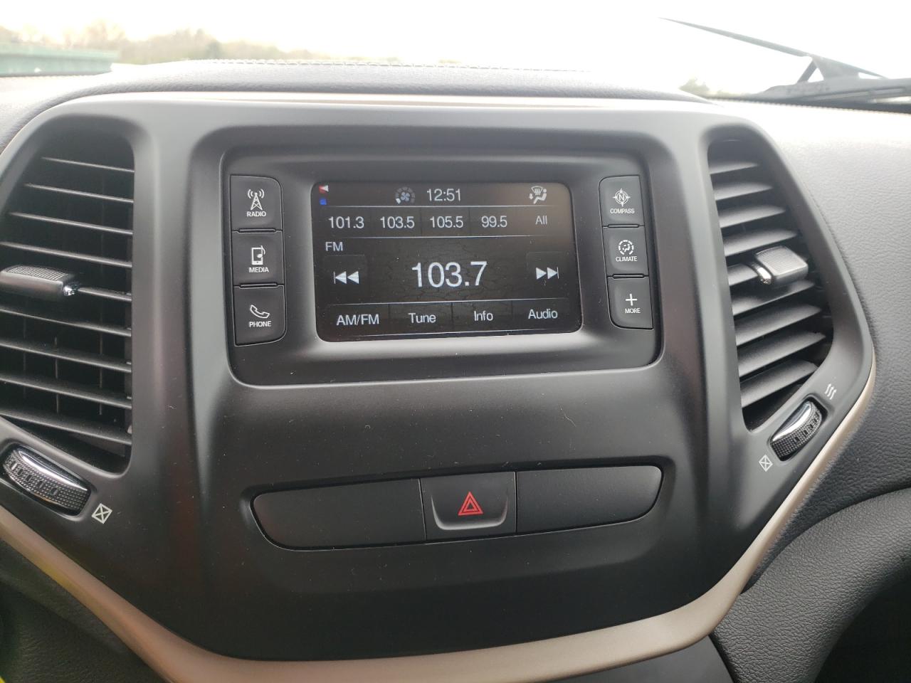 Photo 9 from auction – 2018 JEEP CHEROKEE L with VIN 1C4PJLCB7JD553863