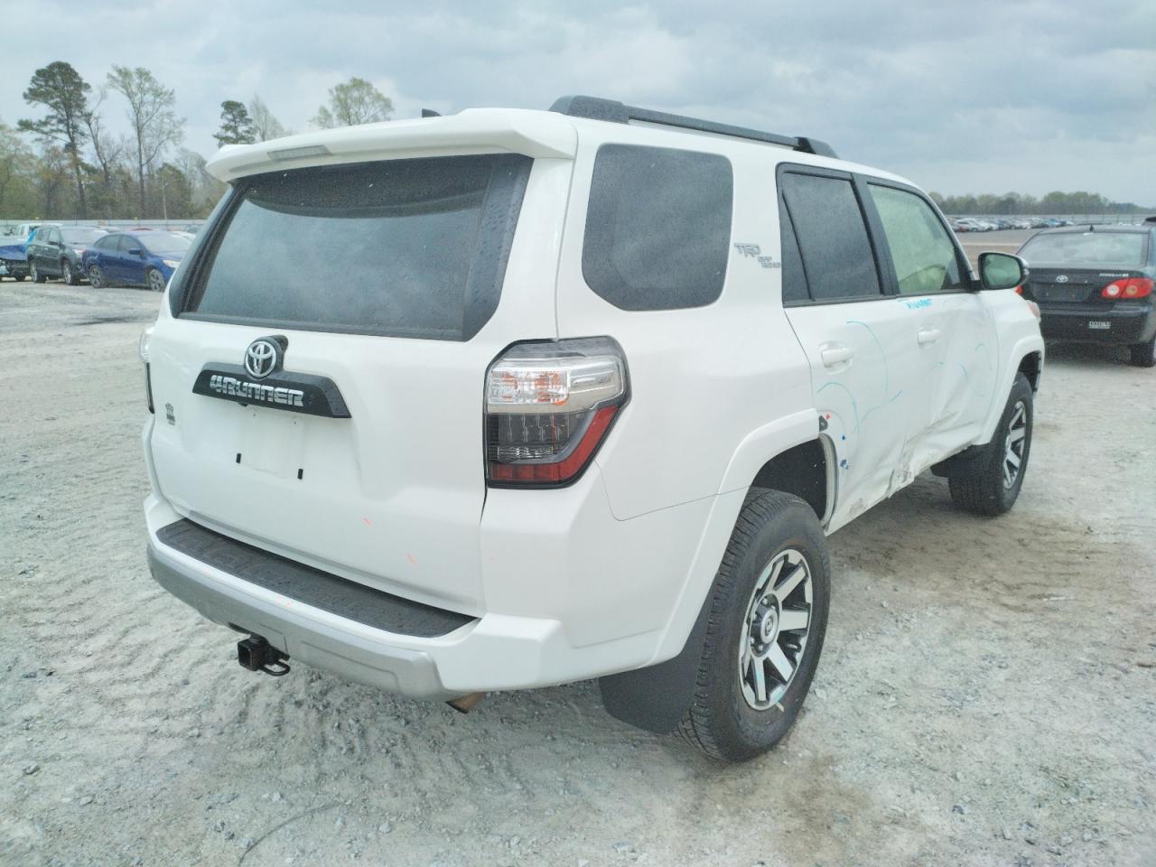 Photo 4 from auction – 2020 TOYOTA 4RUNNER SR with VIN JTEBU5JRXL5823139