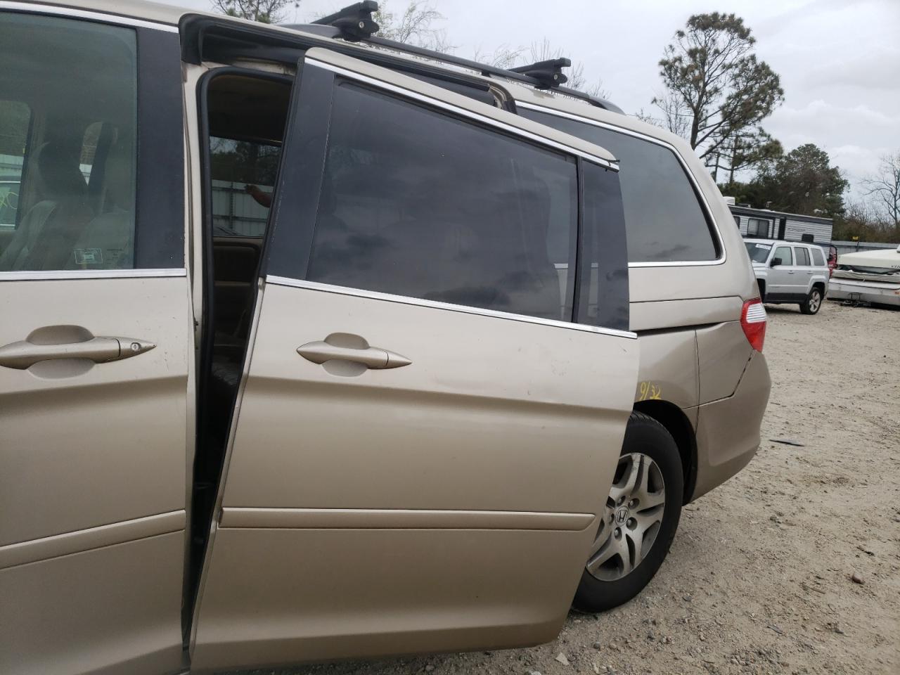 Photo 9 from auction – 2005 HONDA ODYSSEY EX with VIN 5FNRL38765B105460