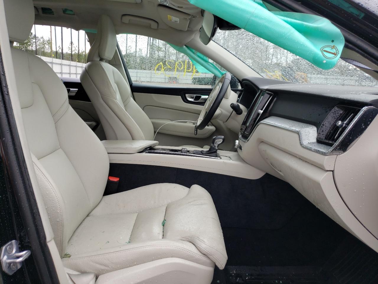 Photo 5 from auction – 2019 VOLVO XC60 T5 with VIN LYV102RK2KB283687