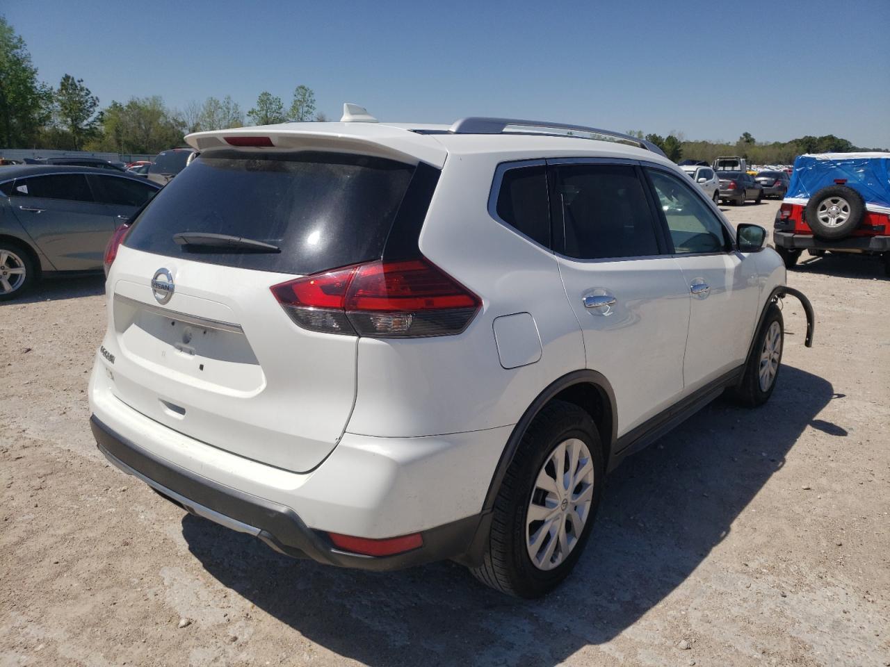 Photo 4 from auction – 2017 NISSAN ROGUE S with VIN KNMAT2MT0HP580106