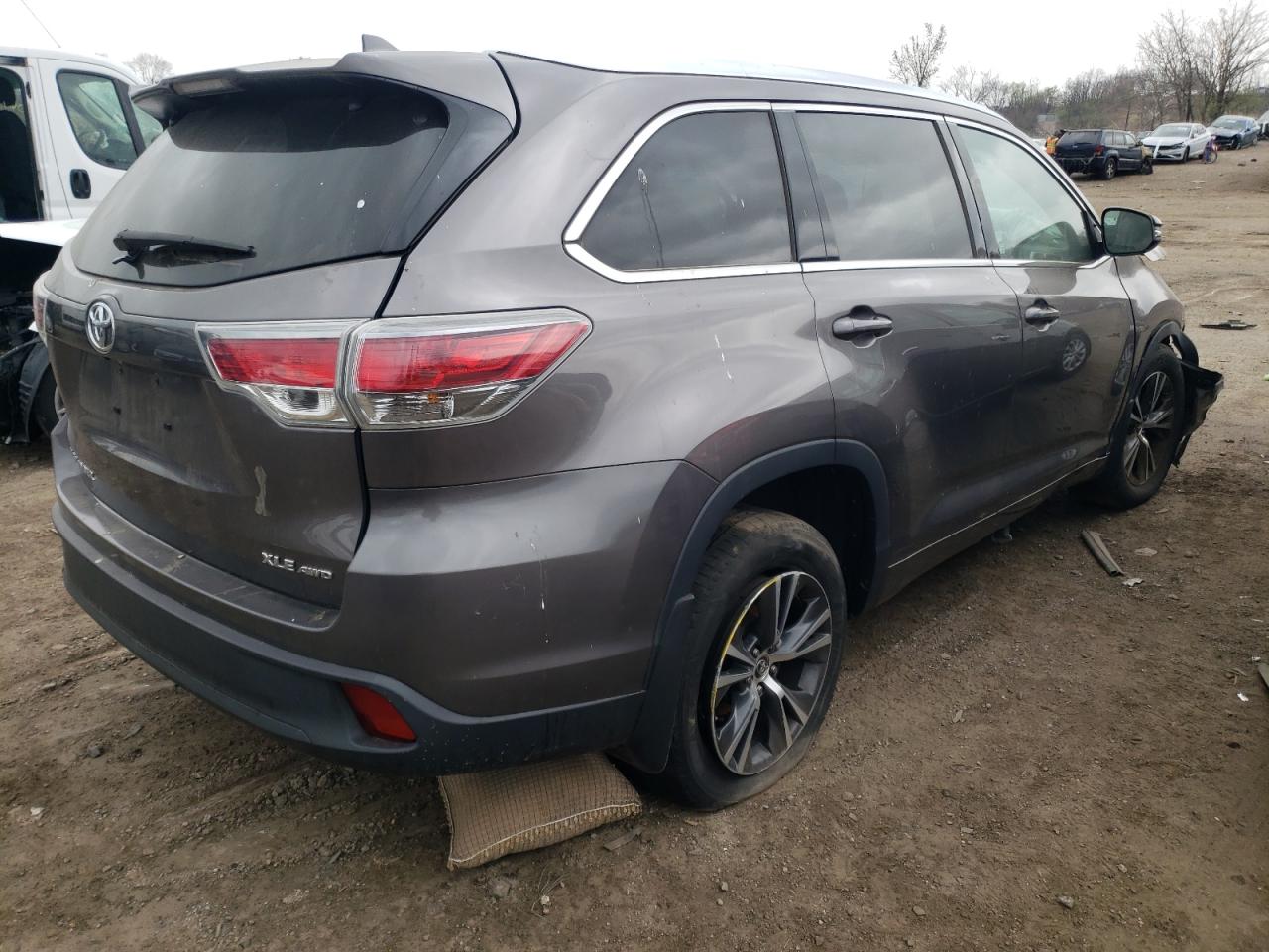 Photo 4 from auction – 2016 TOYOTA HIGHLANDER with VIN 5TDJKRFH4GS271120