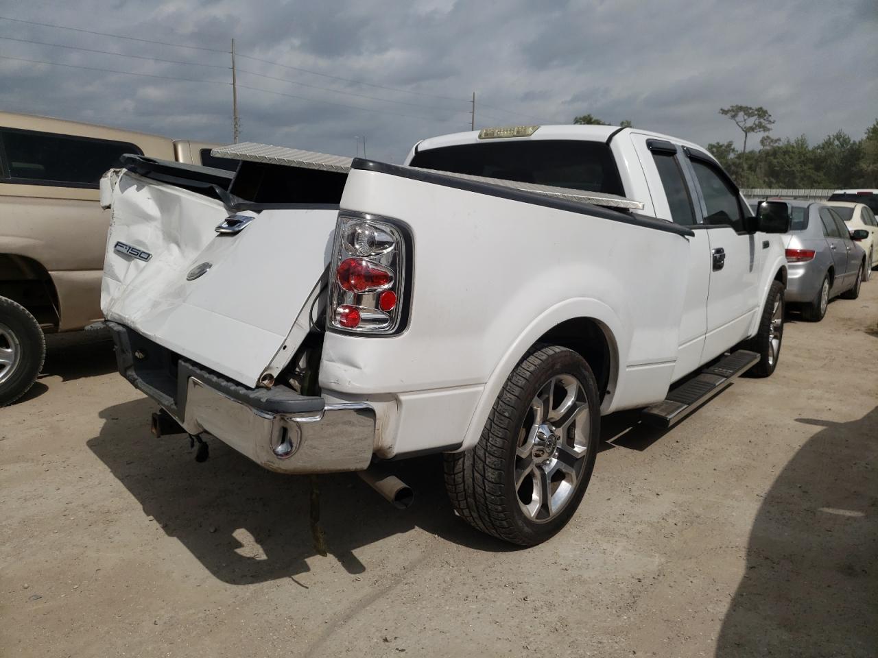 Photo 4 from auction – 2004 FORD F150 with VIN 1FTPX12544NA82820