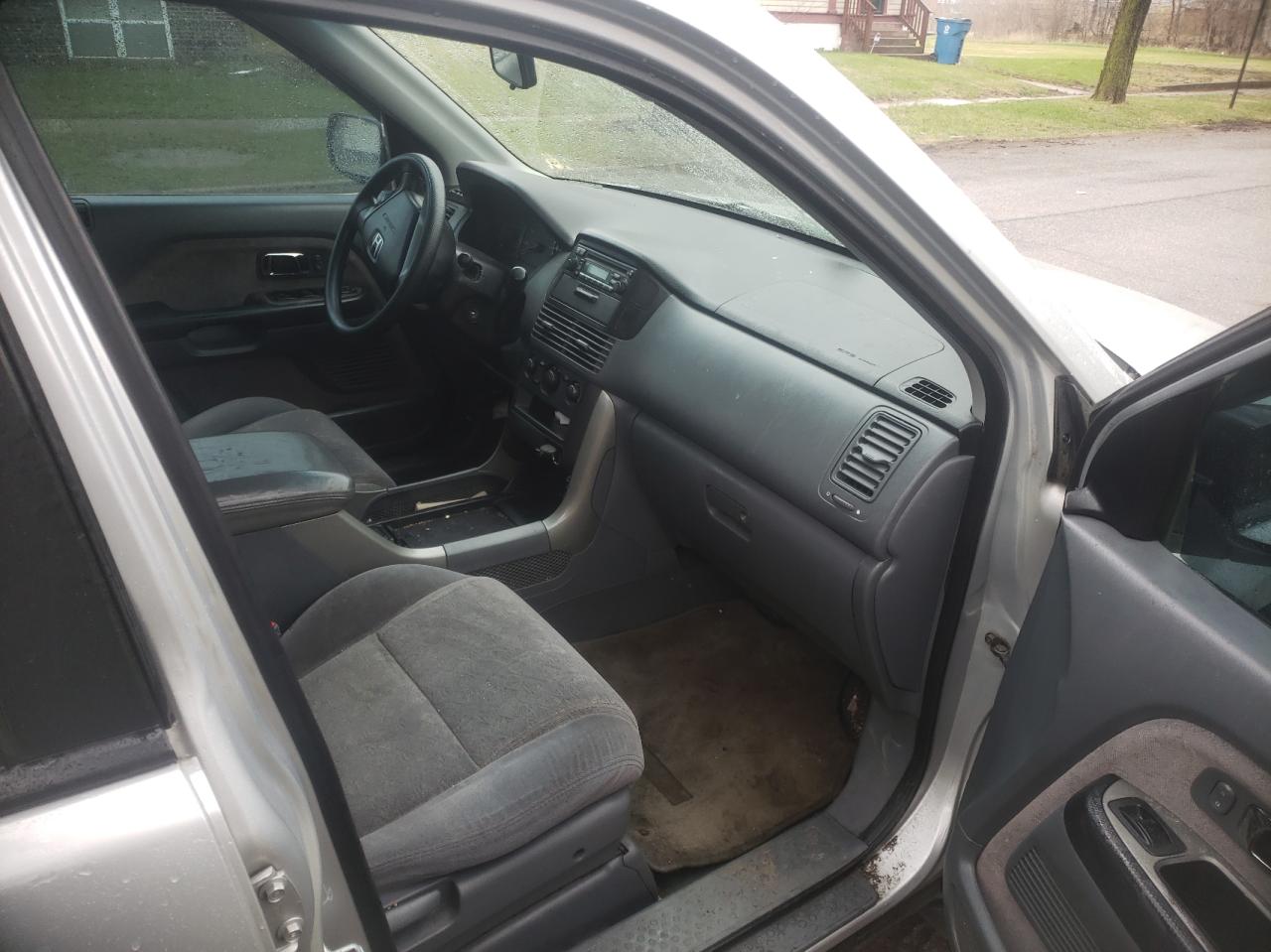 Photo 5 from auction – 2004 HONDA PILOT LX with VIN 2HKYF18114H593560