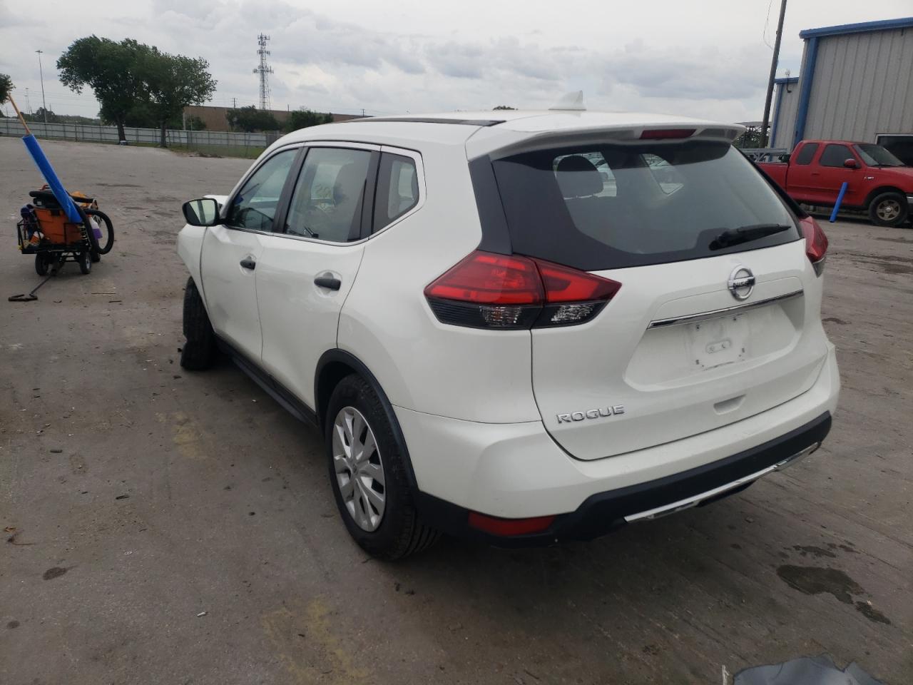 Photo 3 from auction – 2017 NISSAN ROGUE S with VIN JN8AT2MT8HW135526