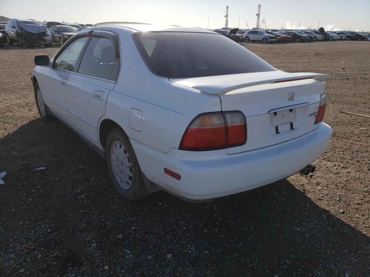 Photo 3 from auction – 1997 HONDA ACCORD EX with VIN 1HGCD5668VA077955