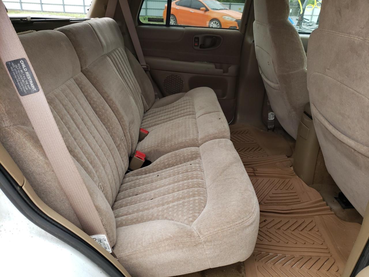 Photo 6 from auction – 1999 CHEVROLET BLAZER with VIN 1GNCS13W1XK174727