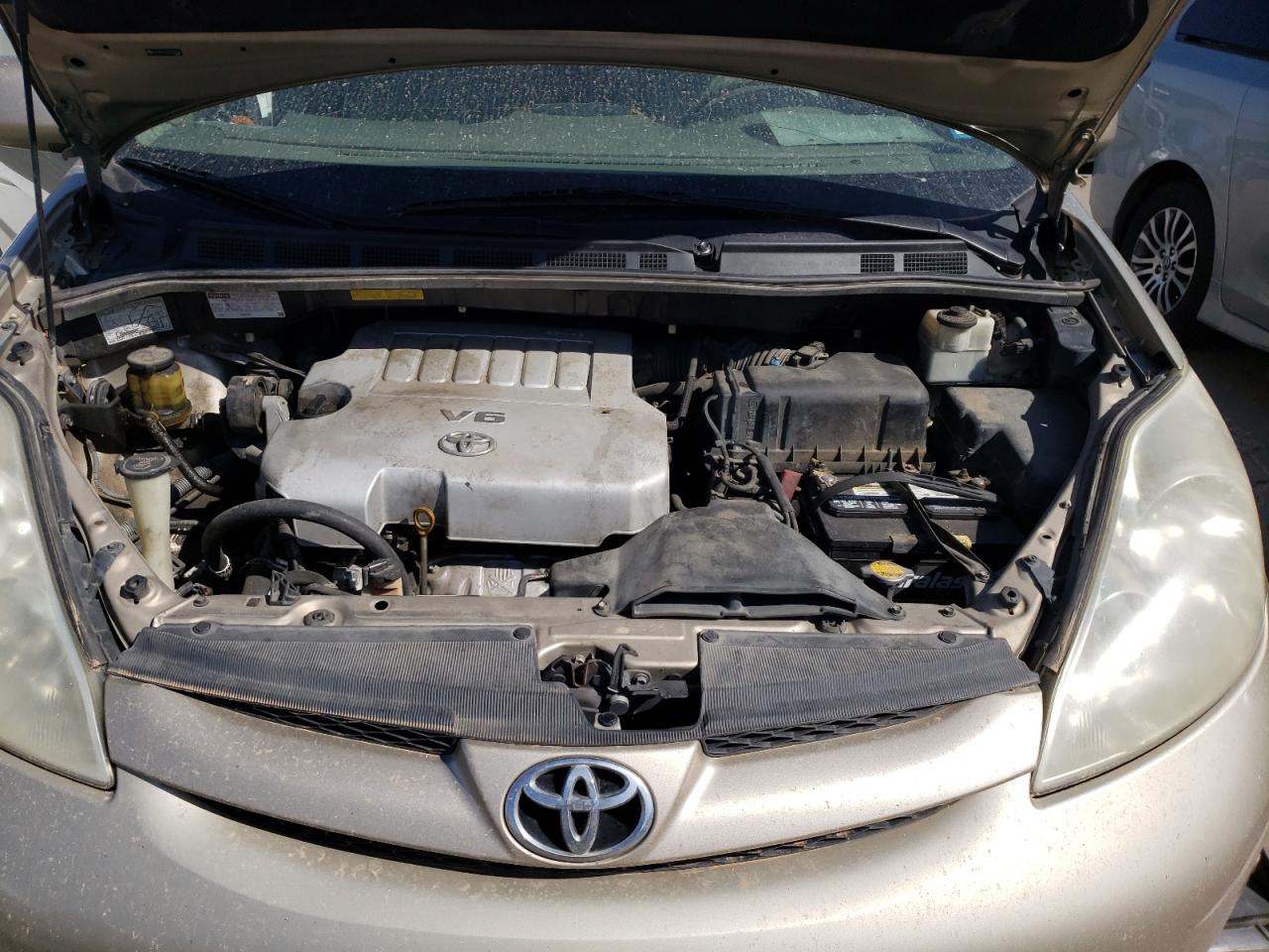 Photo 7 from auction – 2010 TOYOTA SIENNA XLE with VIN 5TDYK4CC3AS334936
