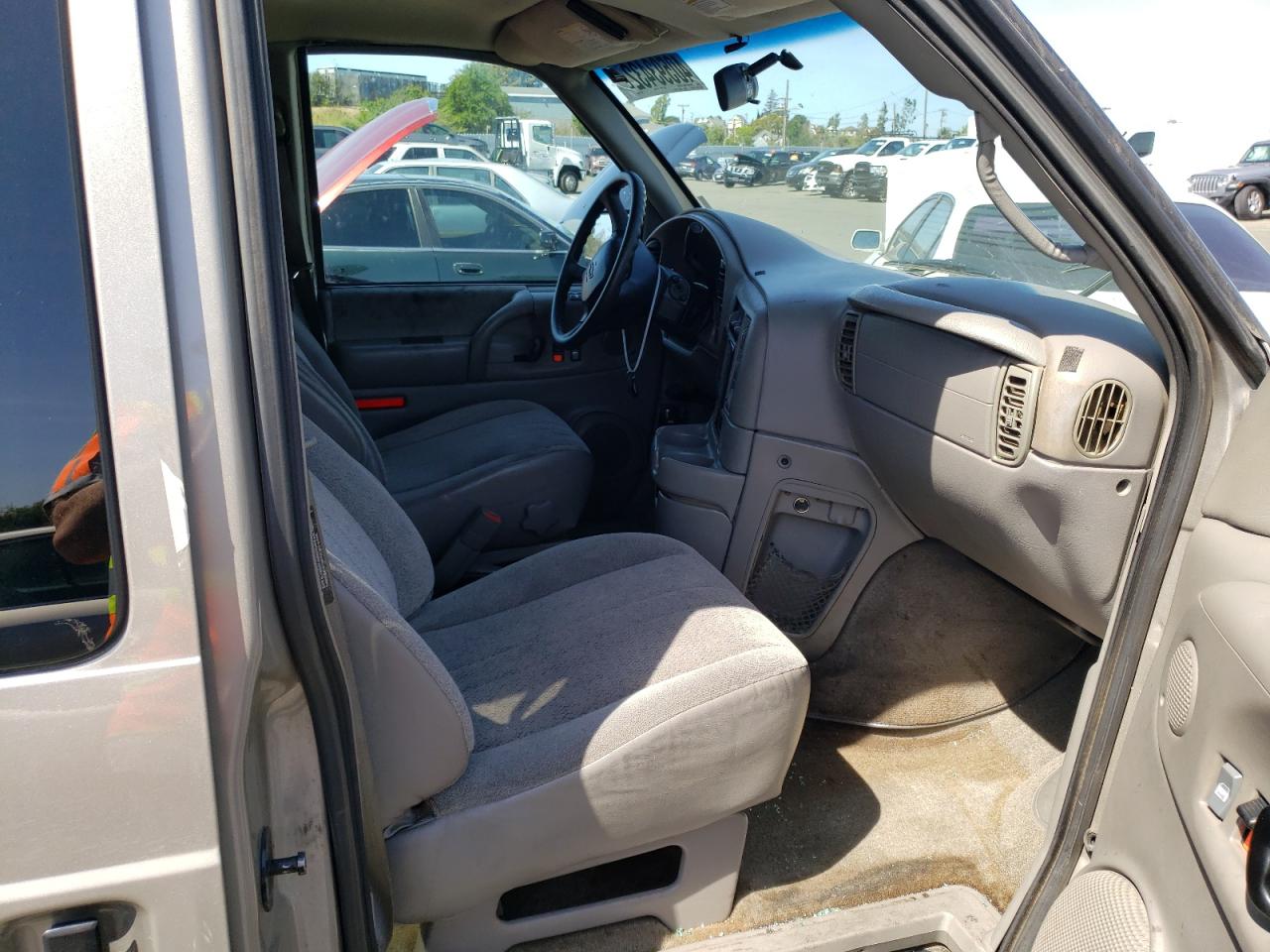 Photo 5 from auction – 2004 CHEVROLET ASTRO with VIN 1GNDM19XX4B130610