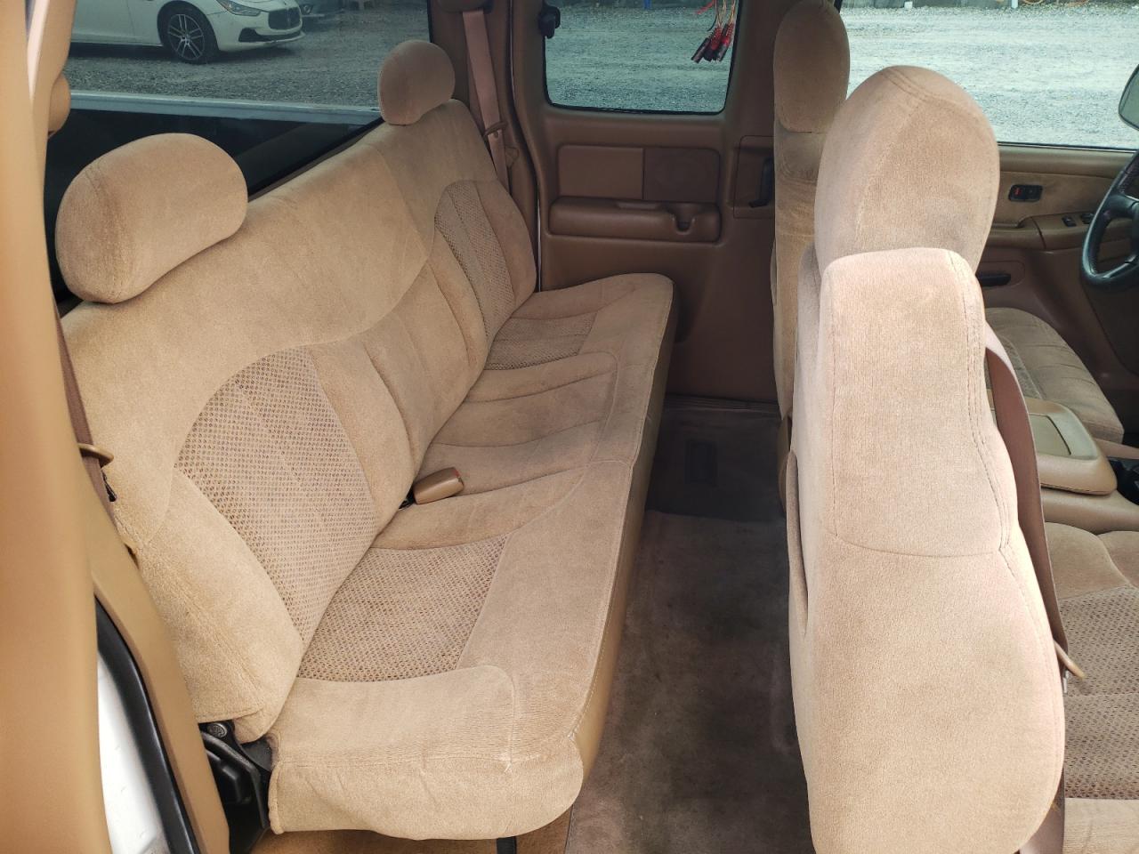 Photo 6 from auction – 2000 CHEVROLET SILVERADO with VIN 1GCEC19T5YZ254794