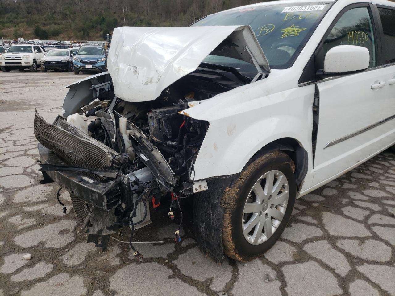 Photo 9 from auction – 2014 CHRYSLER TOWN & COU with VIN 2C4RC1BGXER440366