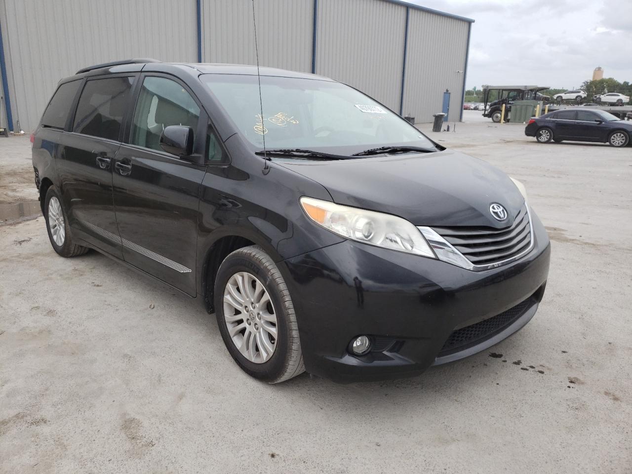 Photo 1 from auction – 2014 TOYOTA SIENNA XLE with VIN 5TDYK3DC4ES512366