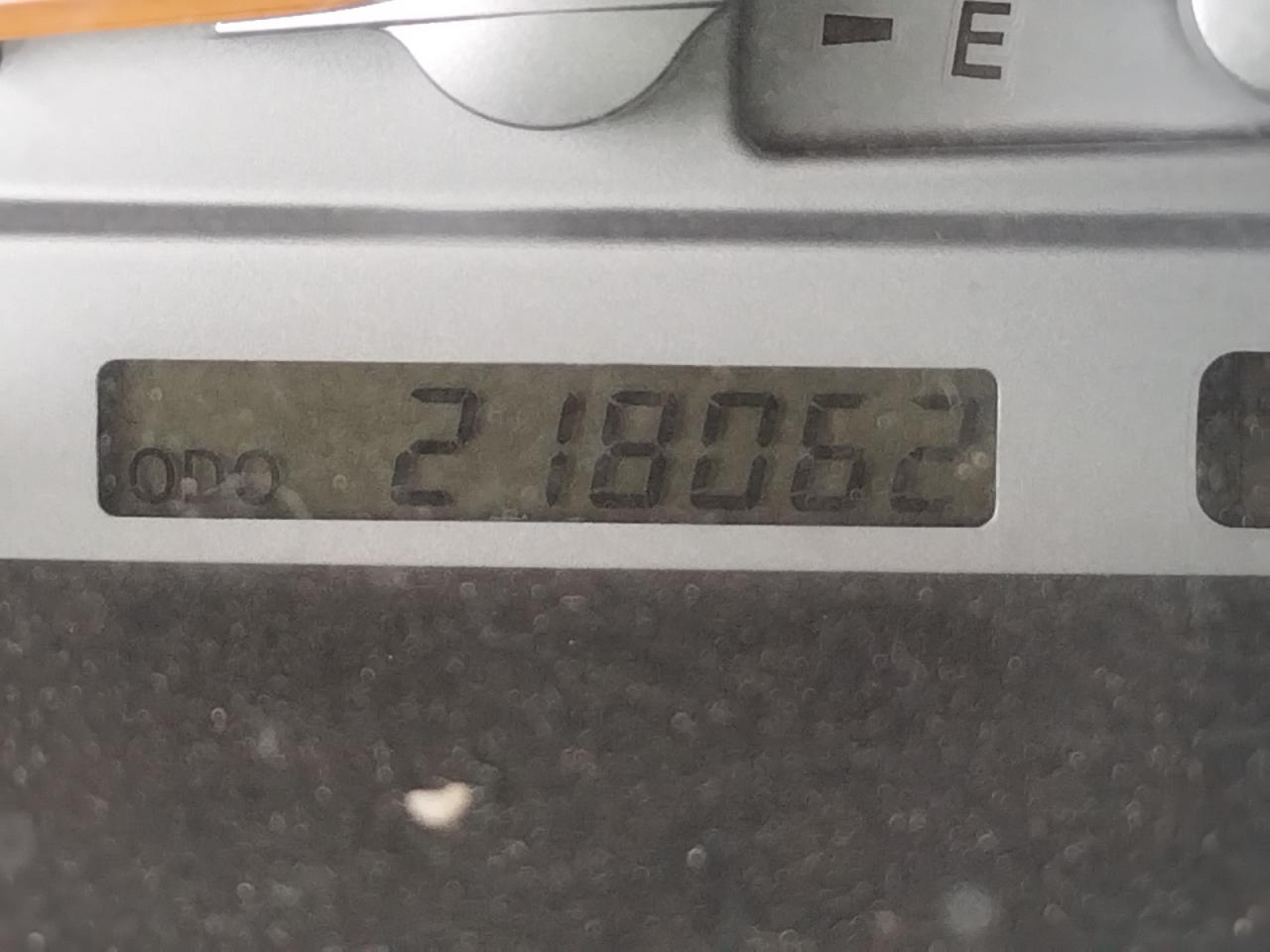 Photo 8 from auction – 2002 TOYOTA CAMRY LE with VIN JTDBE30K020051613