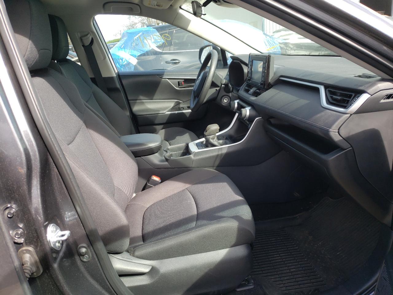 Photo 5 from auction – 2021 TOYOTA RAV4 LE with VIN 2T3G1RFV2MC185416