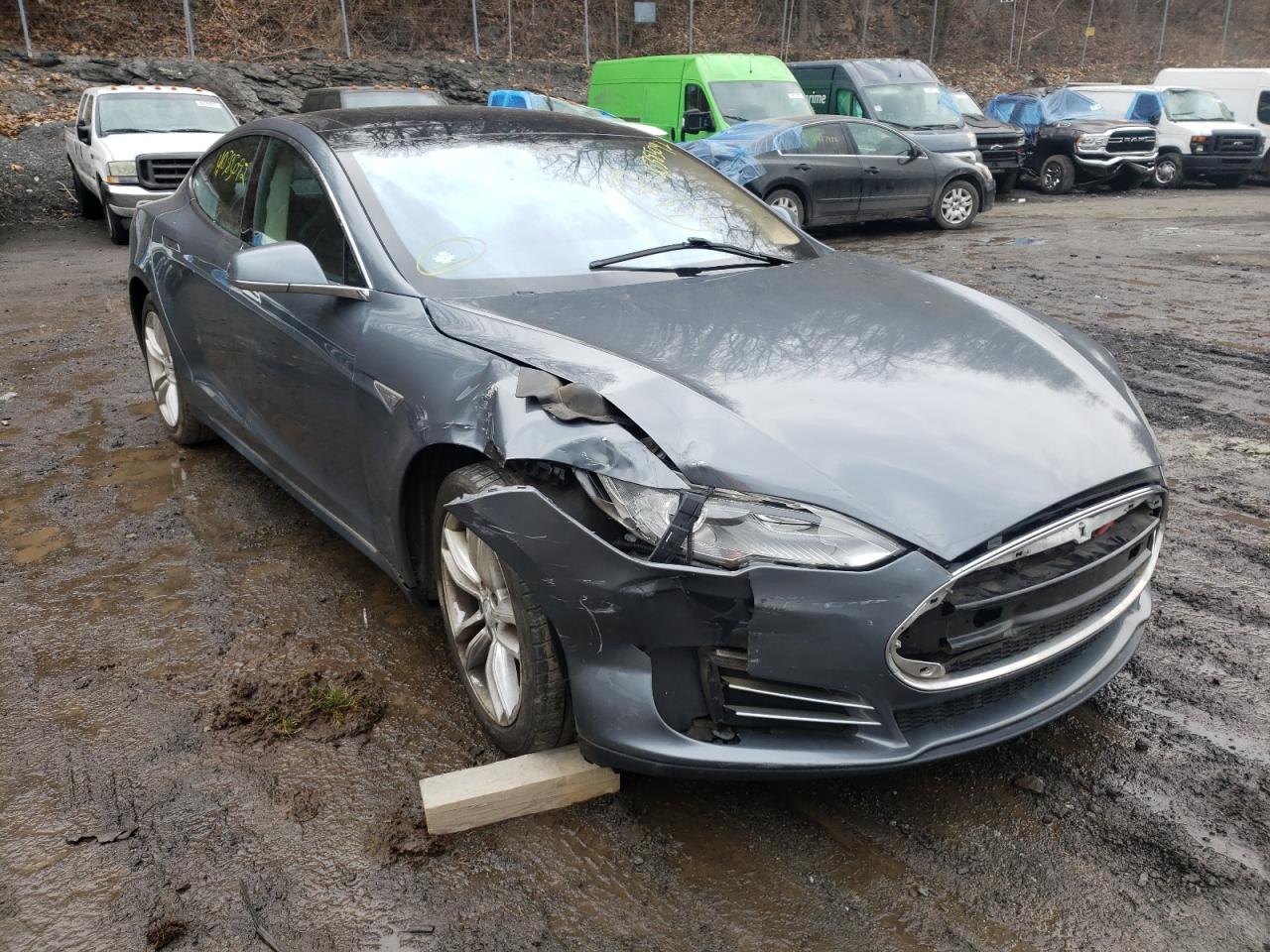TESLA MODEL S 2013 with VIN 5YJSA1CN2DFP08082 - Photo from auction