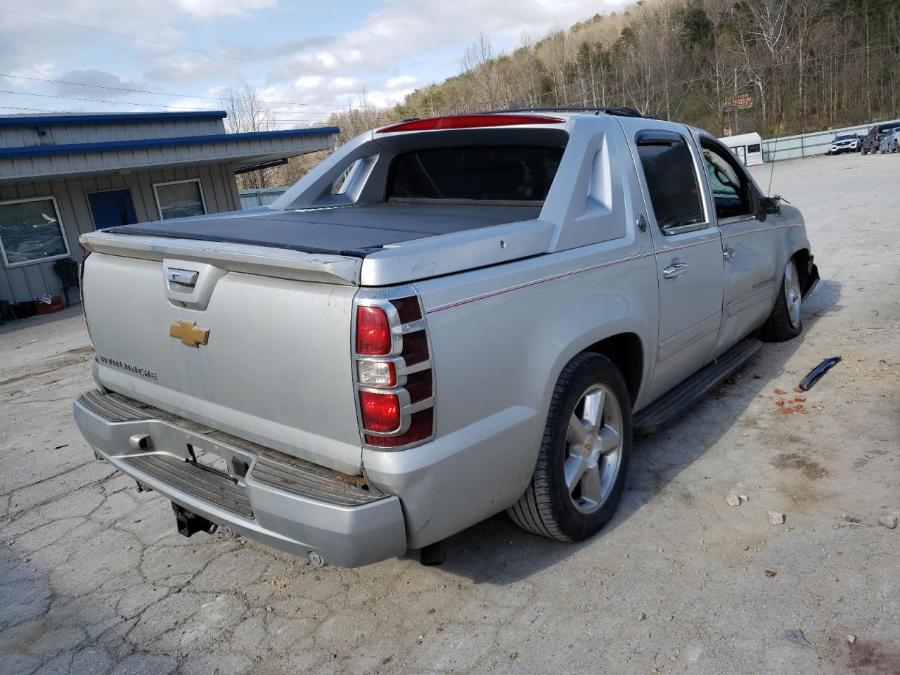 Photo 4 from auction – 2013 CHEVROLET AVALANCHE with VIN 3GNTKGE77DG150833
