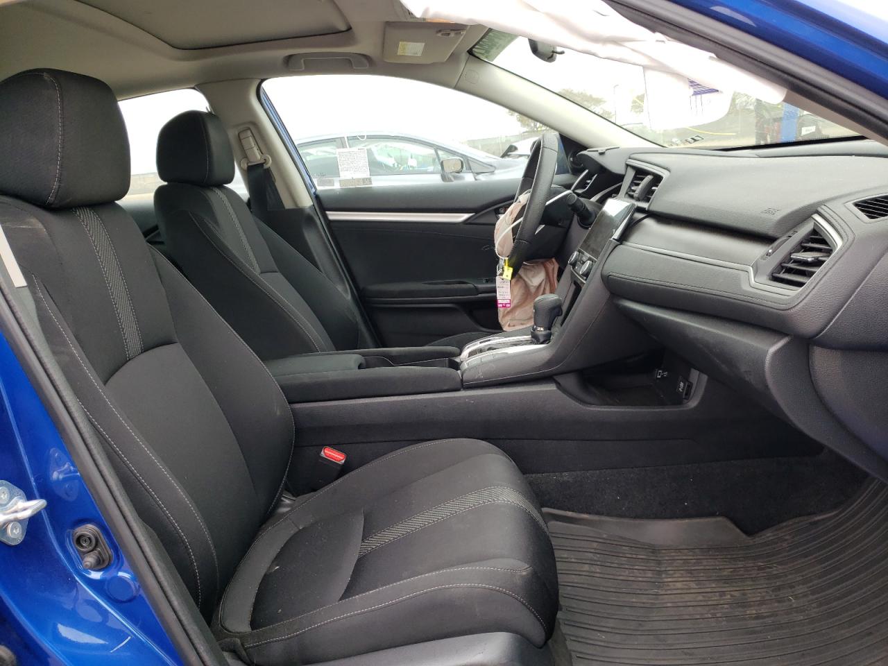 Photo 5 from auction – 2018 HONDA CIVIC EX with VIN 19XFC2F72JE208813