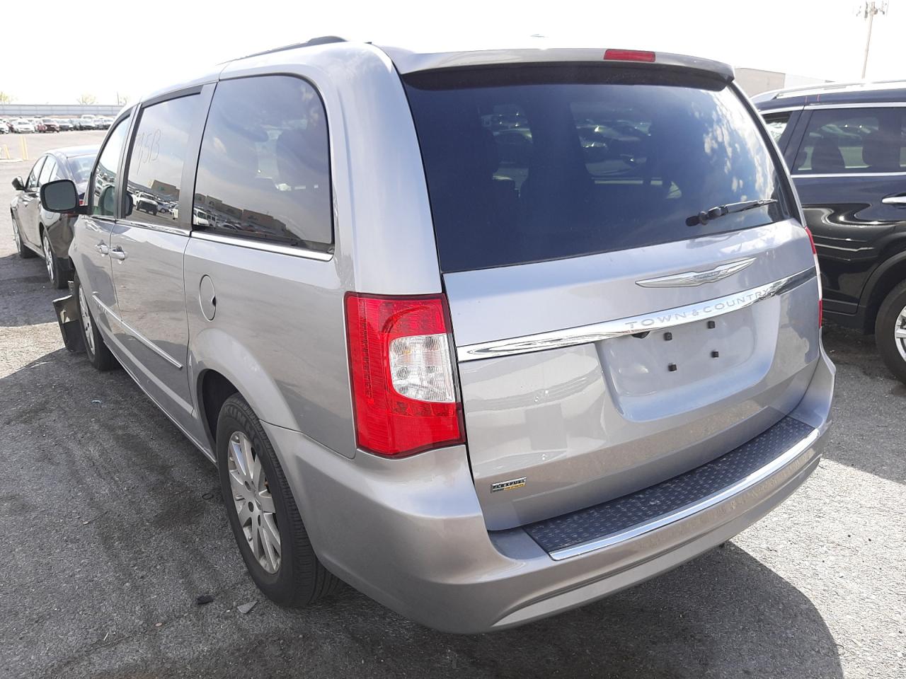 Photo 3 from auction – 2016 CHRYSLER TOWN & COU with VIN 2C4RC1BG7GR197683