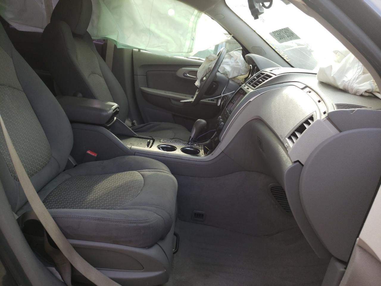 Photo 5 from auction – 2011 CHEVROLET TRAVERSE L with VIN 1GNKRFED6BJ379412