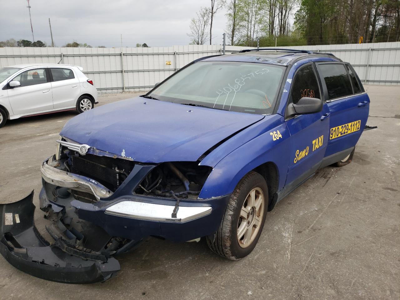 Photo 2 from auction – 2005 CHRYSLER PACIFICA T with VIN 2C4GM68425R314680