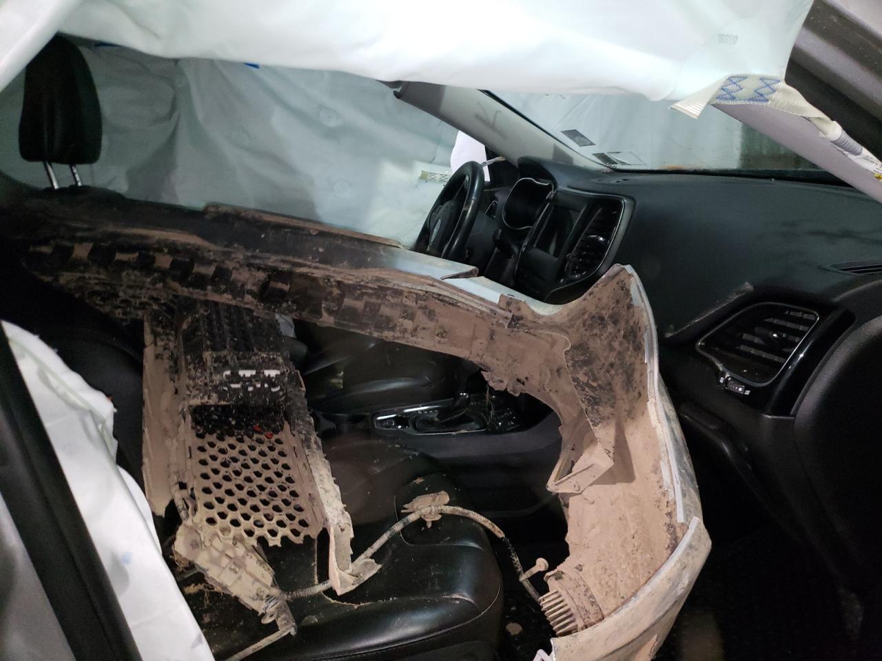 Photo 5 from auction – 2019 JEEP CHEROKEE L with VIN 1C4PJMLB2KD464435