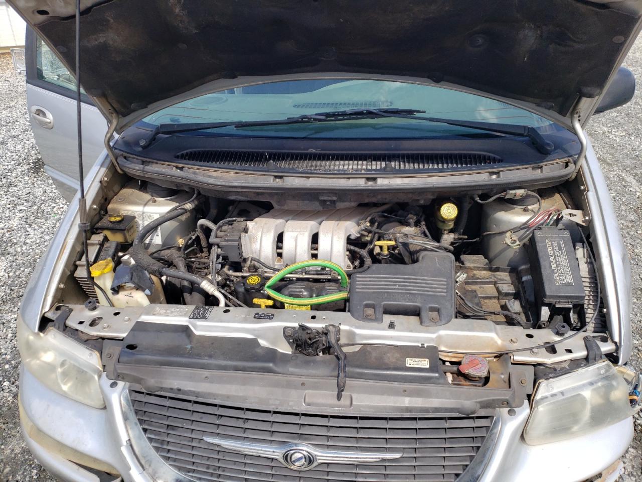 Photo 7 from auction – 2000 CHRYSLER TOWN & COU with VIN 1C4GP44G7YB776313