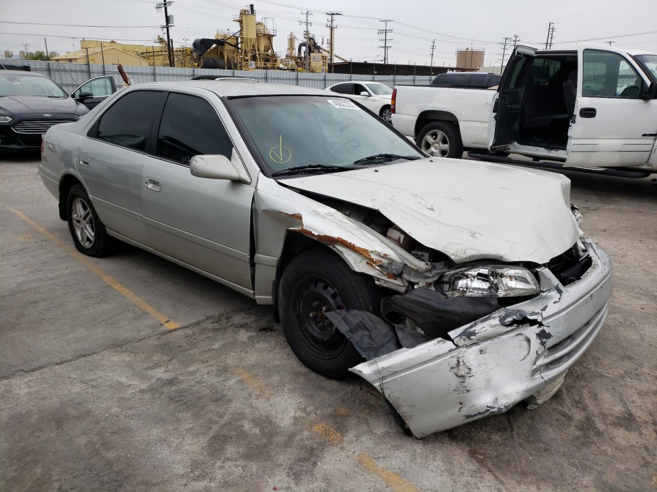 TOYOTA CAMRY CE 2000 with VIN 4T1BG28K5YU649279 - Photo from auction